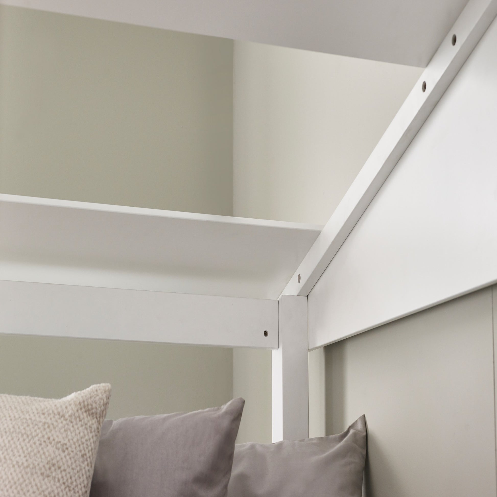 Roof detail of Acorn Treehouse Mid Sleeper Bed