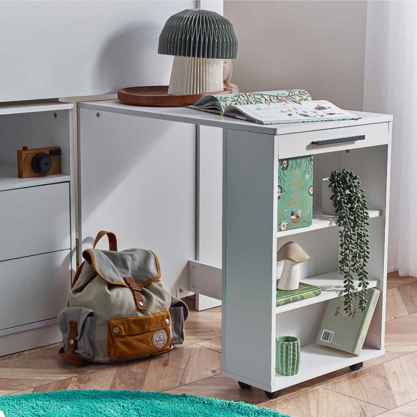 Pull-out desk of Otis Mid Sleeper Bed in white