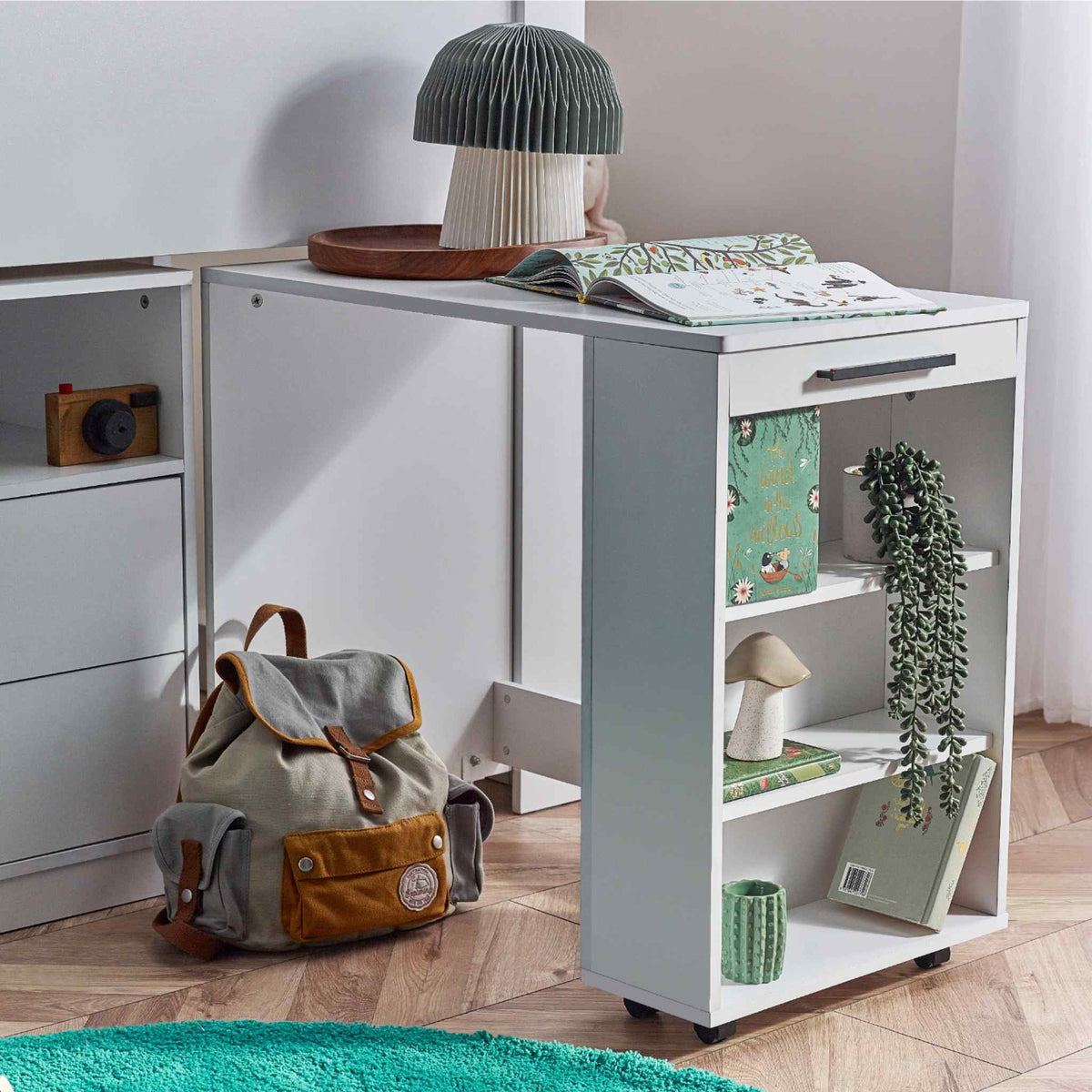 Pull-out desk of Otis Mid Sleeper Bed in white