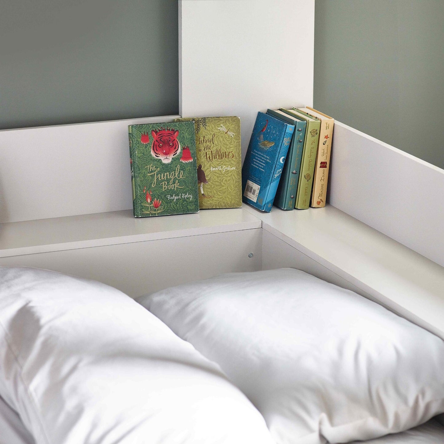 Shelving detail of the Parsec Bunk Bed in white